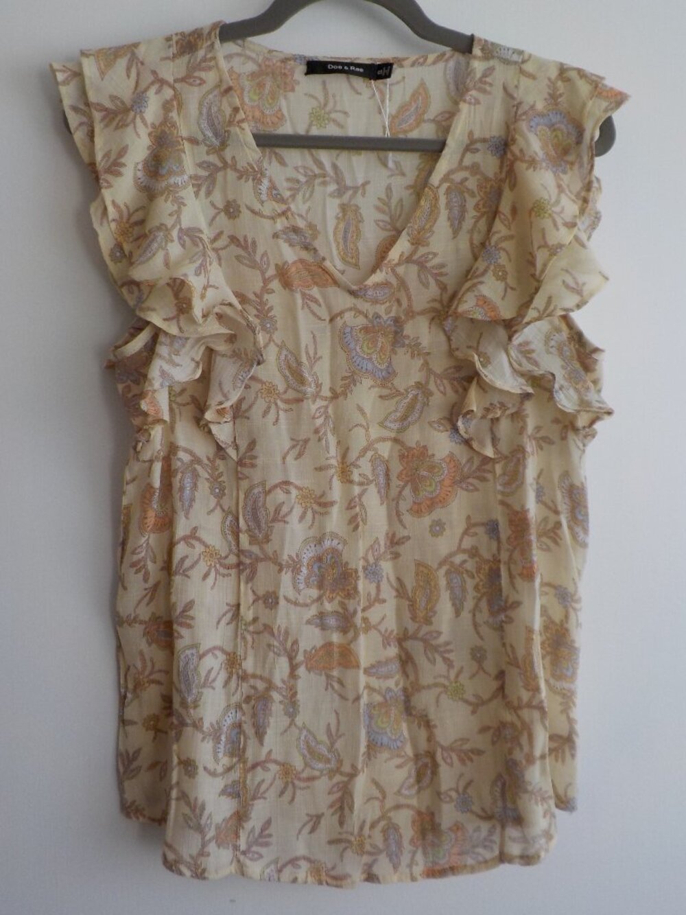 Doe & Rae Blouse - Small - NWOT yellow paisley ruffle sleeveless V-neck (2465)